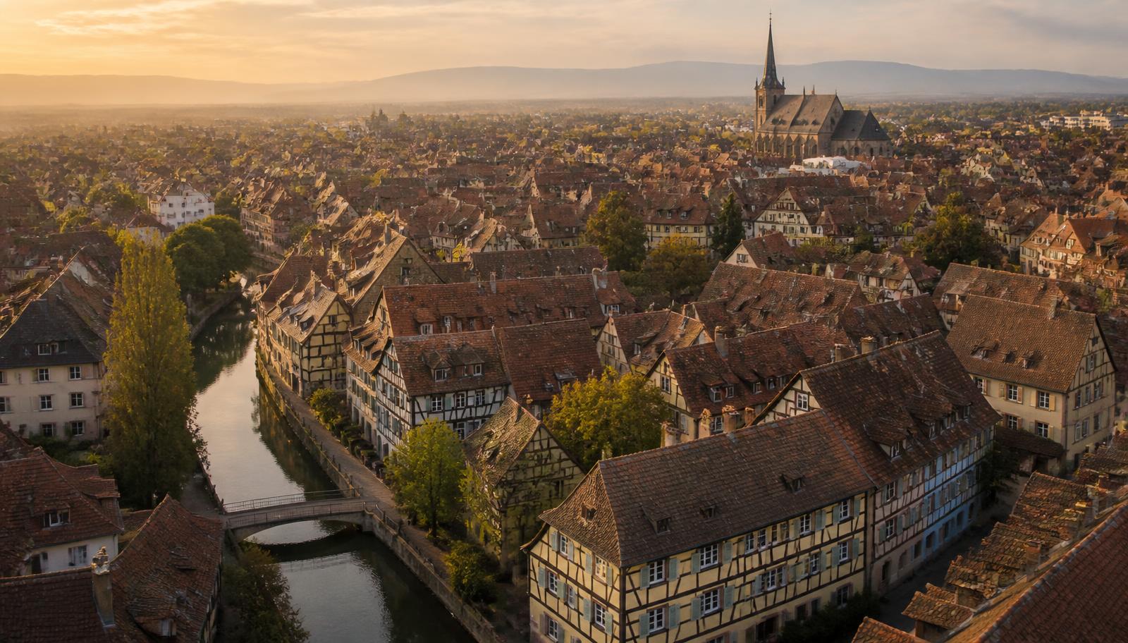 Vue des toits de Colmar au coucher du soleil